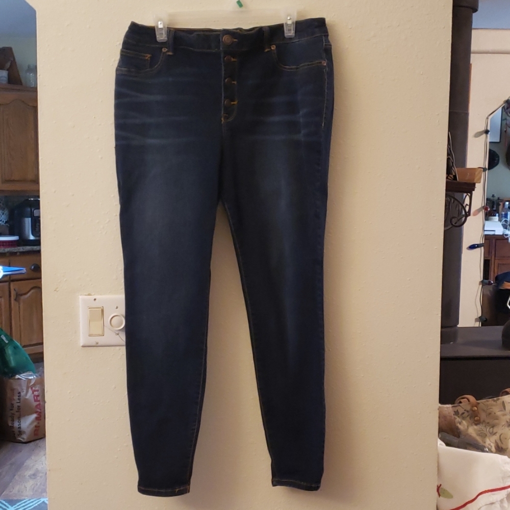 Maurices Skinny Jeans w/Button Fly